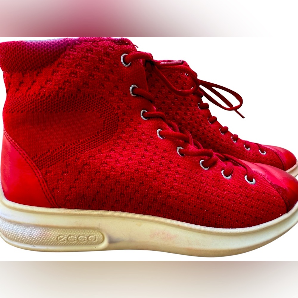 Eco Bright Chili Pepper Red High-Top Sneakers sz 10
Women’s